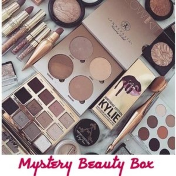 ULTIMATE Makeup Mystery Box !! - Picture 3 of 6